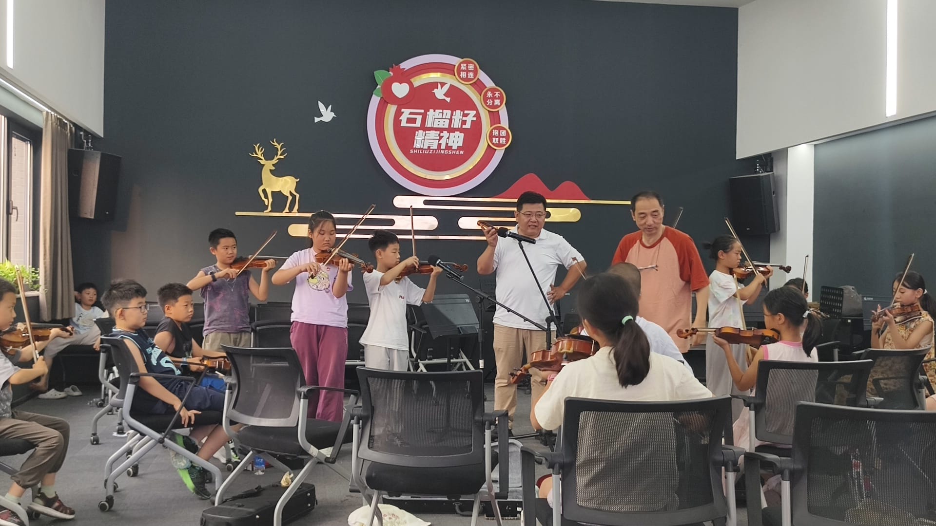 向同伴学，比向老师学更快 北苑B级乐团第二堂课的集体课实验
